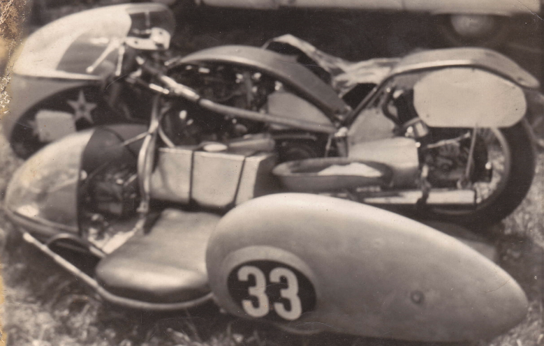Kneeler at Lydden 1966.png