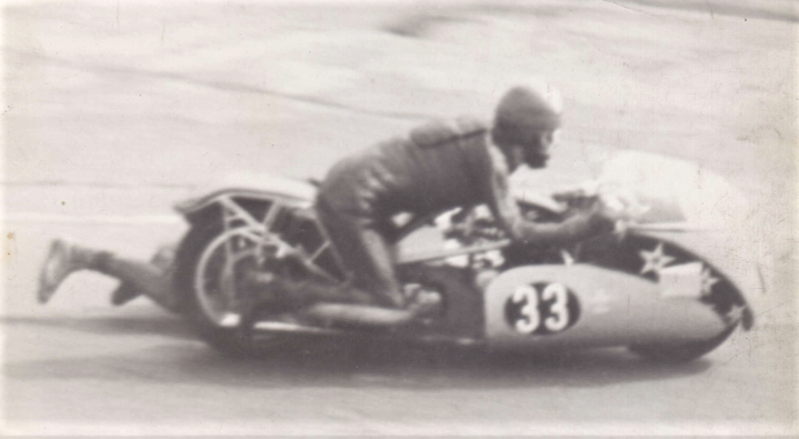 Kneeler at Snetterton 1966.png
