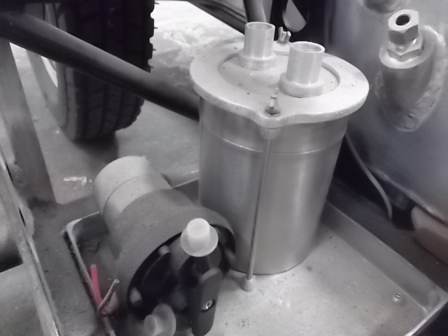 Swirl pot and fuel pump.JPG