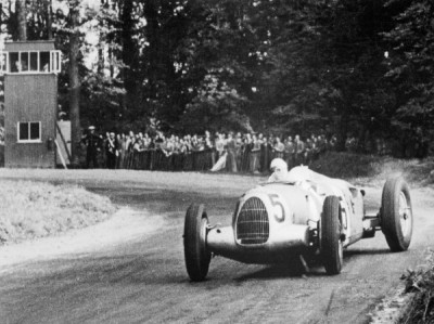 Bernd-Rosemeyer-Auto-Union.jpg